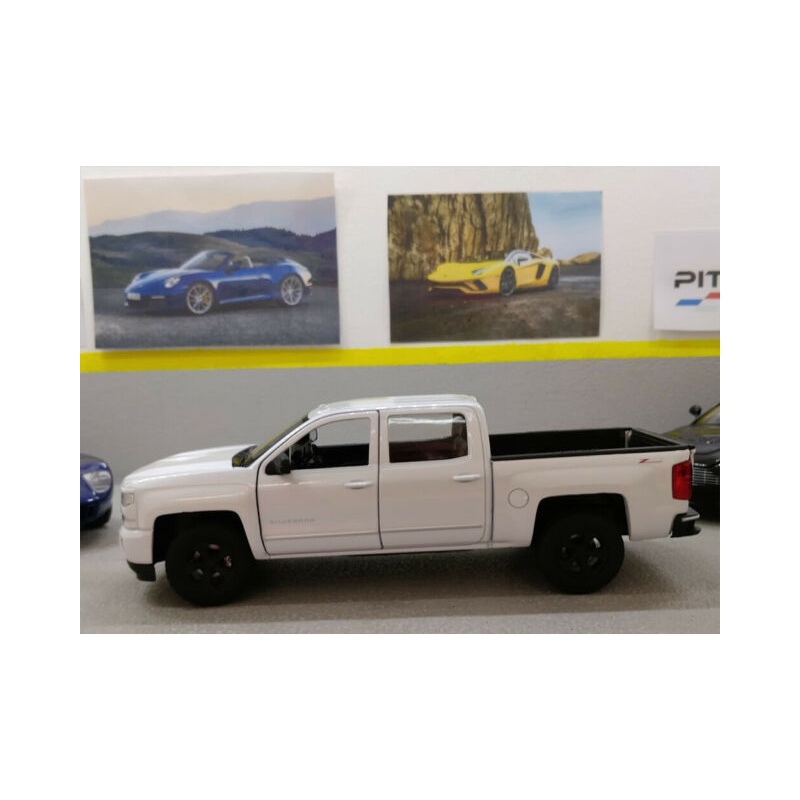 Chevy Silverado  2017, White 1-24 Scale Diecast by Welly