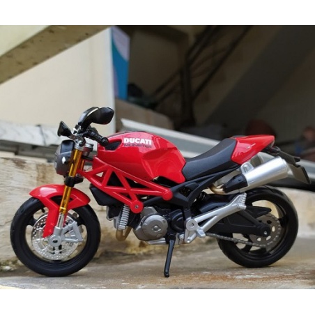 DUCATI MONSTER 696 RED IN 1-12 SCALE BY MAisto