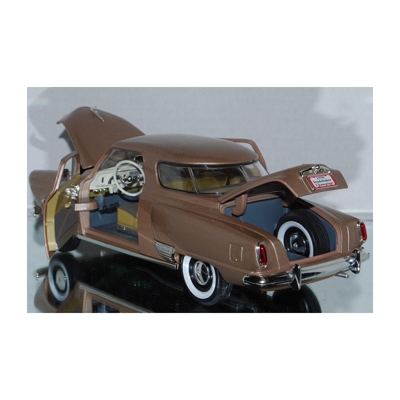 ماکت ماشین استودی بیکر  Studebaker Champion 1950 , by Yatming