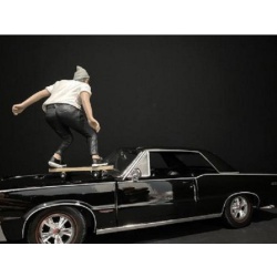 فیگور اسکیت کار Skateboarder Figurine II by American Diorama