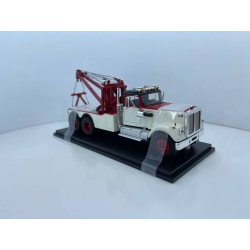 White Road Boss Tow Truck 1977 White / Red