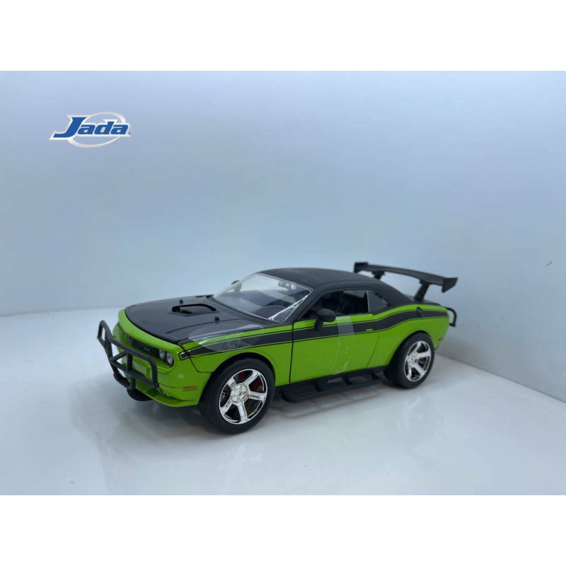 DODGE challenger SRT 8